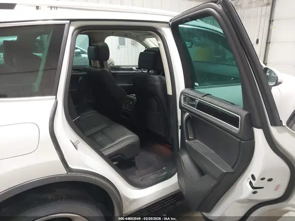 WVGEF9BPXGD011685 2016 VOLKSWAGEN TOUAREG - Image 8