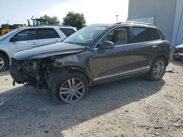 WVGEF9BPXGD012867 2016 VOLKSWAGEN TOUAREG - Image 1