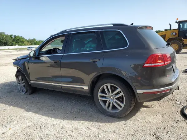 WVGEF9BPXGD012867 2016 VOLKSWAGEN TOUAREG - Image 2
