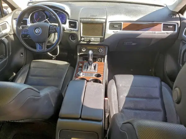 WVGEP9BP1GD005156 2016 VOLKSWAGEN TOUAREG - Image 8