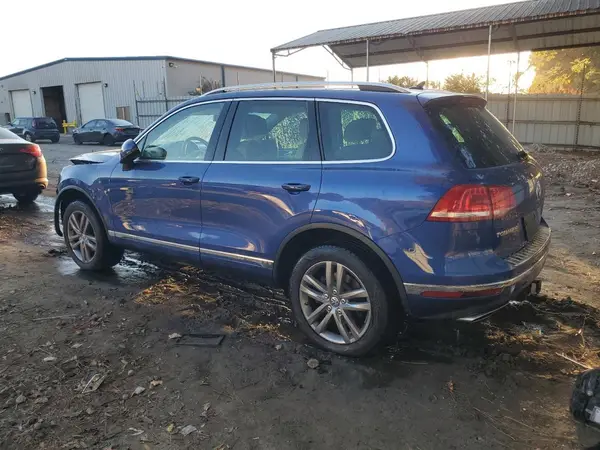WVGEP9BP2GD006087 2016 VOLKSWAGEN TOUAREG - Image 2