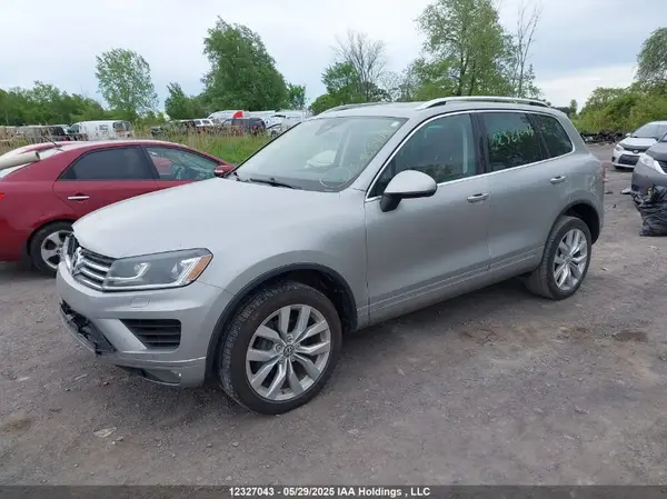 WVGEP9BP4GD002915 2016 VOLKSWAGEN TOUAREG - Image 2