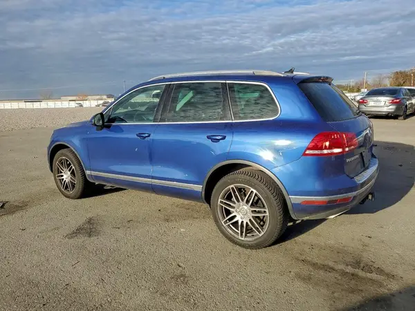 WVGEP9BP4GD005295 2016 VOLKSWAGEN TOUAREG - Image 2