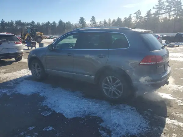 WVGEP9BP5GD005757 2016 VOLKSWAGEN TOUAREG - Image 2