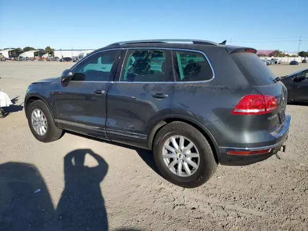 WVGEP9BP6GD003404 2016 VOLKSWAGEN TOUAREG - Image 2