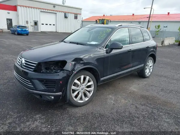 WVGEP9BP9GD000965 2016 VOLKSWAGEN TOUAREG - Image 2