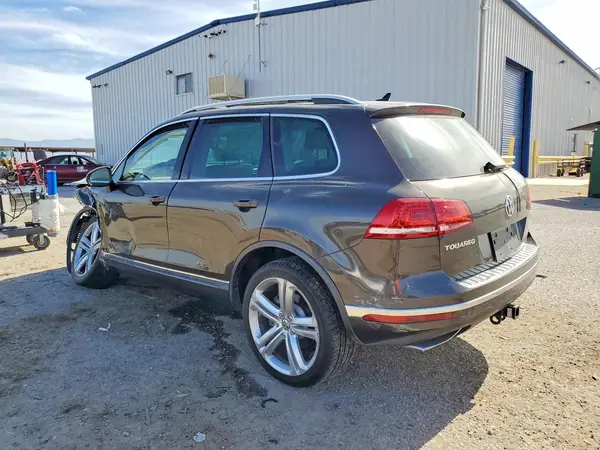 WVGEP9BP9GD003090 2016 VOLKSWAGEN TOUAREG - Image 2