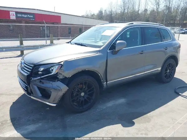 WVGEP9BPXGD005270 2016 VOLKSWAGEN TOUAREG - Image 2