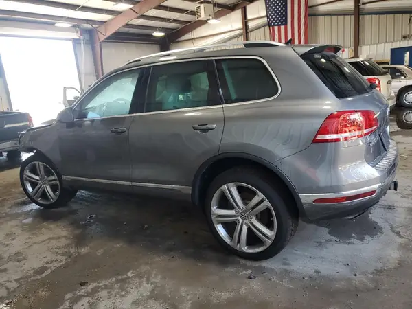 WVGGF7BP0HD004307 2017 VOLKSWAGEN TOUAREG - Image 2