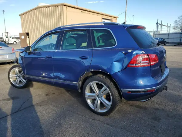 WVGGF7BP4HD004679 2017 VOLKSWAGEN TOUAREG - Image 2