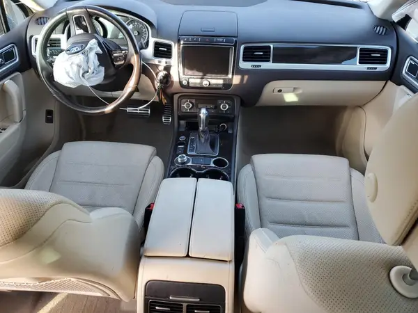 WVGGF7BP4HD004679 2017 VOLKSWAGEN TOUAREG - Image 8