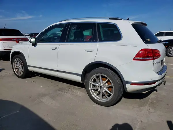 WVGGF7BP4HD006738 2017 VOLKSWAGEN TOUAREG - Image 2