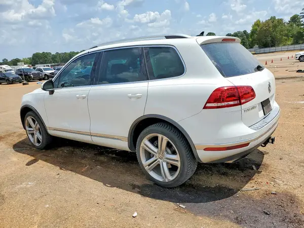 WVGGF7BP6HD005915 2017 VOLKSWAGEN TOUAREG - Image 2
