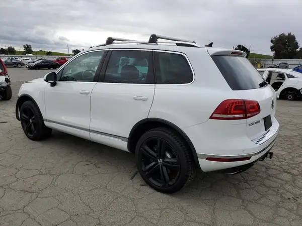 WVGGF7BP7HD002005 2017 VOLKSWAGEN TOUAREG - Image 2