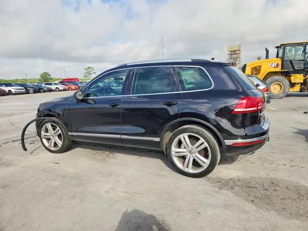 WVGGF7BP7HD004689 2017 VOLKSWAGEN TOUAREG - Image 2