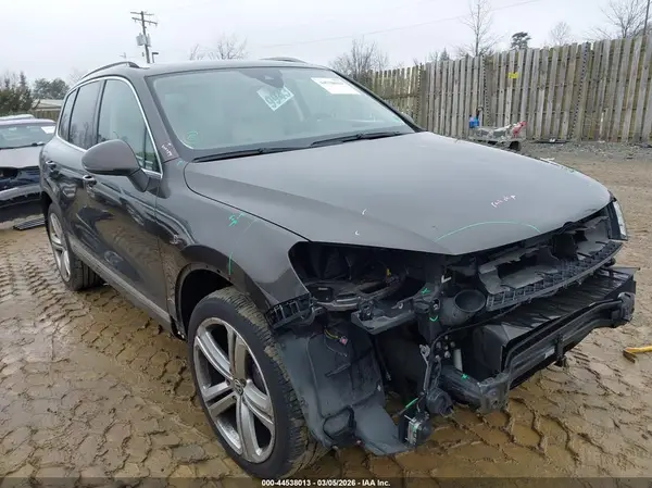 WVGGF7BP7HD005888 2017 VOLKSWAGEN TOUAREG - Image 1