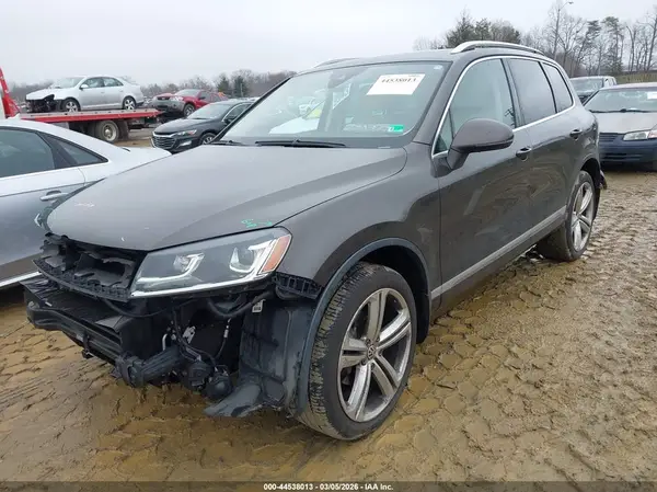 WVGGF7BP7HD005888 2017 VOLKSWAGEN TOUAREG - Image 2