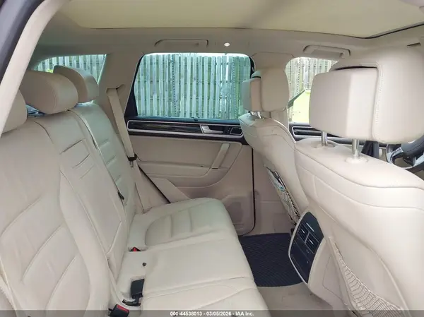 WVGGF7BP7HD005888 2017 VOLKSWAGEN TOUAREG - Image 8