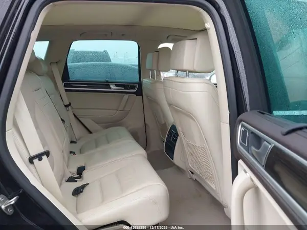 WVGGF7BPXHD001396 2017 VOLKSWAGEN TOUAREG - Image 8
