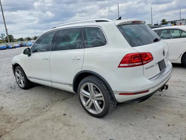 WVGGF7BPXHD006758 2017 VOLKSWAGEN TOUAREG - Image 2