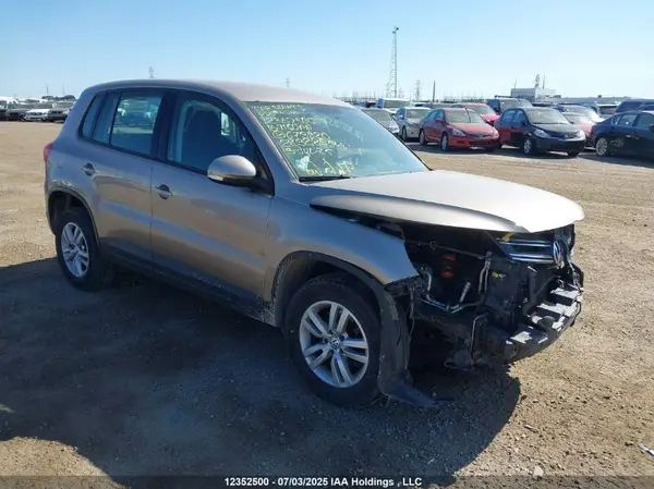 WVGHV7AX4GW073920 2016 VOLKSWAGEN TIGUAN - Image 1