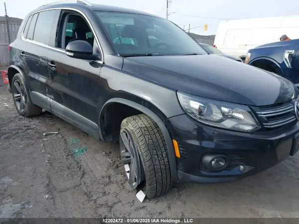 WVGLV7AX1HK033863 2017 VOLKSWAGEN TIGUAN - Image 1
