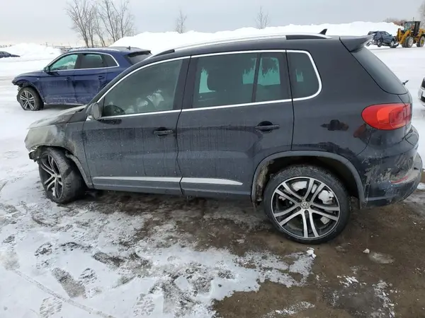 WVGLV7AX3HK025084 2017 VOLKSWAGEN TIGUAN - Image 2