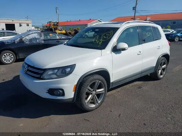 WVGLV7AX3HK029491 2017 VOLKSWAGEN TIGUAN - Image 2