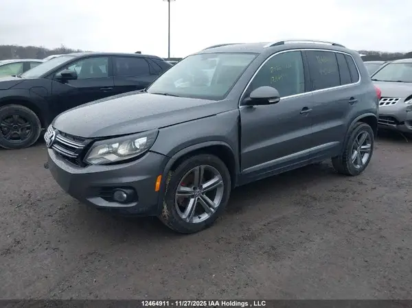 WVGLV7AX5HK038838 2017 VOLKSWAGEN TIGUAN - Image 2