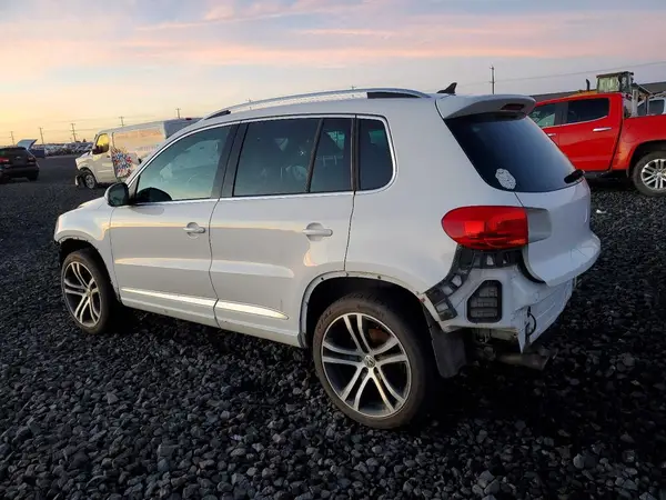 WVGLV7AX6HK011471 2017 VOLKSWAGEN TIGUAN - Image 2