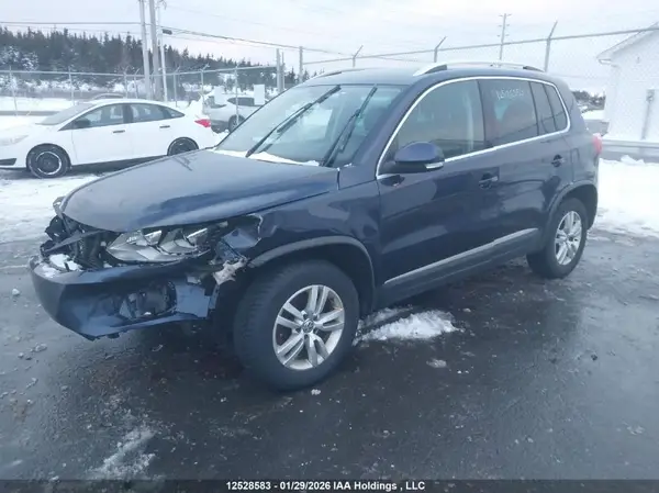 WVGLV7AX8HK006045 2017 VOLKSWAGEN TIGUAN - Image 2