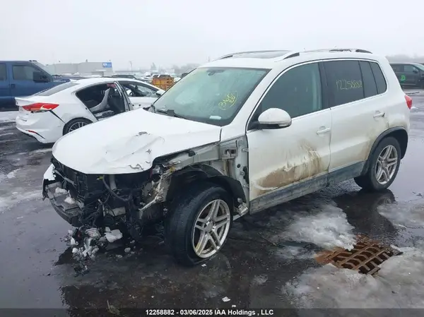WVGLV7AX8HK034668 2017 VOLKSWAGEN TIGUAN - Image 2
