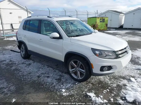 WVGLV7AXXHK035787 2017 VOLKSWAGEN TIGUAN - Image 1