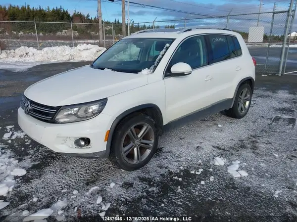 WVGLV7AXXHK035787 2017 VOLKSWAGEN TIGUAN - Image 2