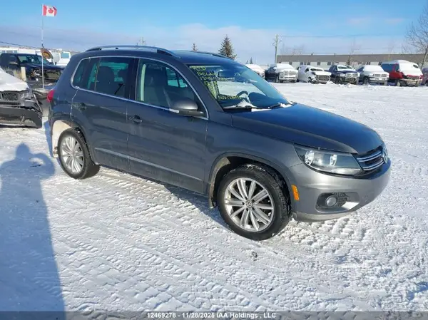 WVGMV7AX3HK020813 2017 VOLKSWAGEN TIGUAN - Image 1