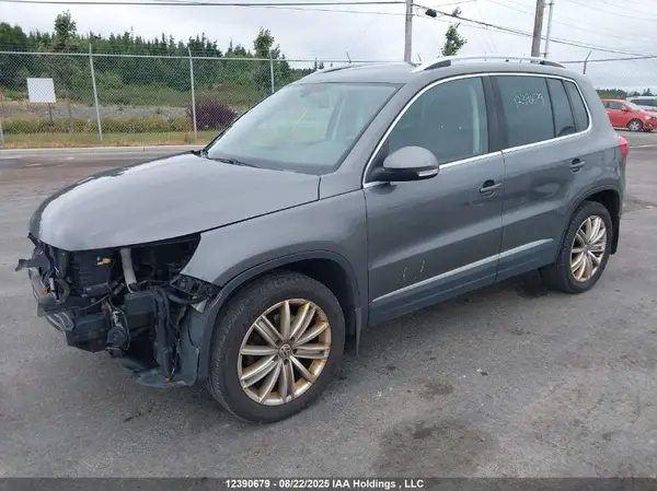 WVGMV7AX9HK040001 2017 VOLKSWAGEN TIGUAN - Image 2