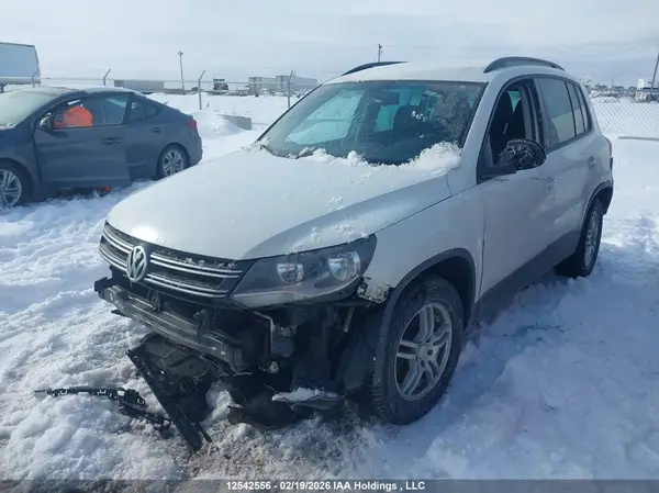WVGNV7AX1HK031880 2017 VOLKSWAGEN TIGUAN - Image 2