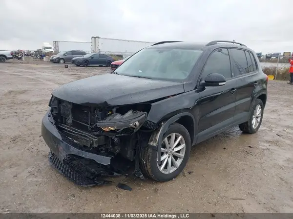 WVGNV7AX2HK029393 2017 VOLKSWAGEN TIGUAN - Image 2