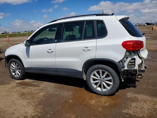 WVGNV7AX3HK032822 2017 VOLKSWAGEN TIGUAN - Image 2