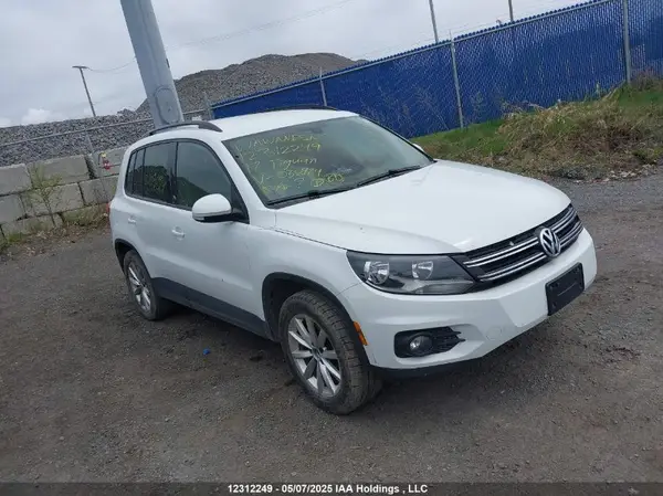WVGNV7AX4HK032974 2017 VOLKSWAGEN TIGUAN - Image 1