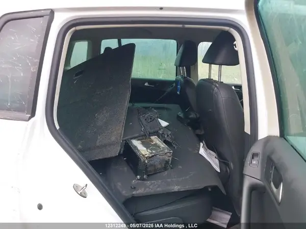 WVGNV7AX4HK032974 2017 VOLKSWAGEN TIGUAN - Image 8