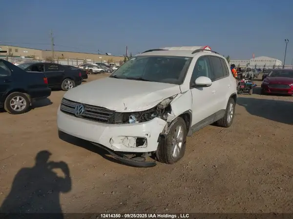 WVGNV7AX4HK035518 2017 VOLKSWAGEN TIGUAN - Image 2