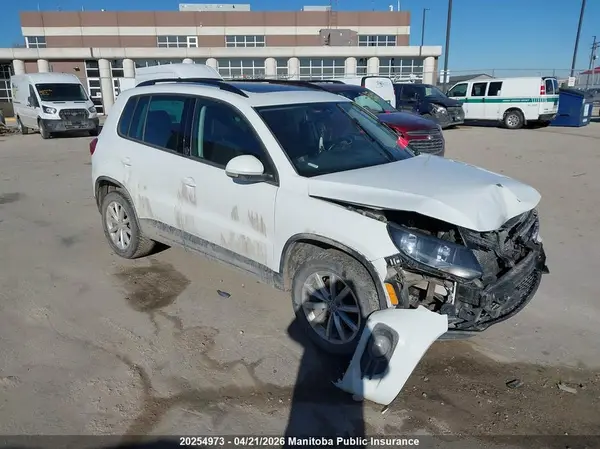 WVGNV7AX7HK034167 2017 VOLKSWAGEN TIGUAN - Image 1