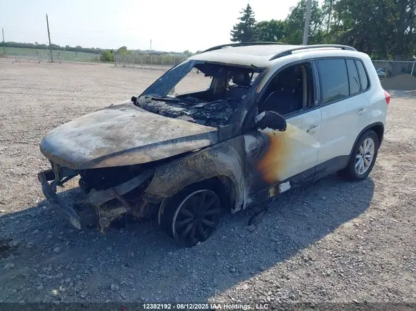 WVGNV7AX8HW501640 2017 VOLKSWAGEN TIGUAN - Image 2
