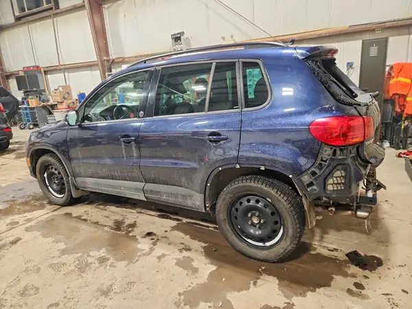 WVGNV7AX8HW505932 2017 VOLKSWAGEN TIGUAN - Image 2