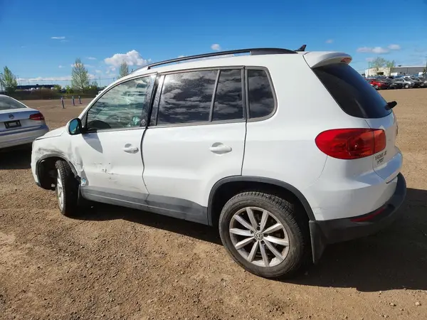WVGNV7AXXHK039217 2017 VOLKSWAGEN TIGUAN - Image 2
