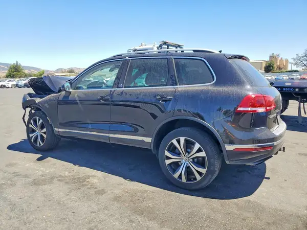 WVGRF7BP0HD001531 2017 VOLKSWAGEN TOUAREG - Image 2