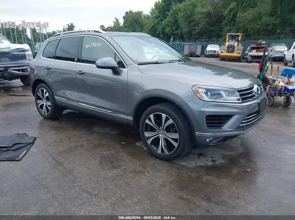 WVGRF7BP0HD002369 2017 VOLKSWAGEN TOUAREG - Image 1