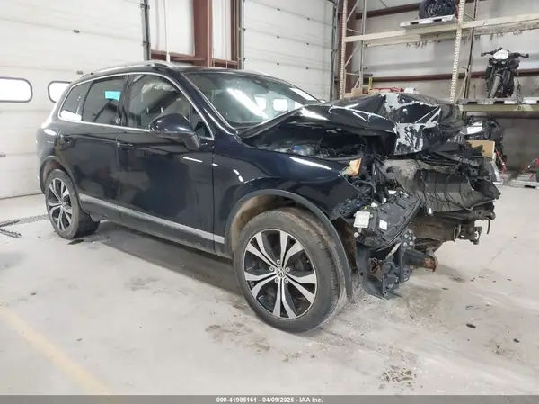 WVGRF7BP0HD003232 2017 VOLKSWAGEN TOUAREG - Image 1