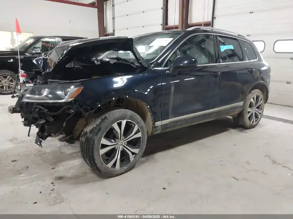 WVGRF7BP0HD003232 2017 VOLKSWAGEN TOUAREG - Image 2